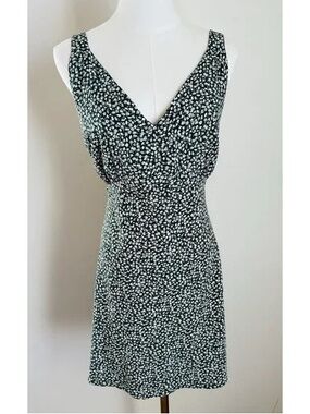 Sleeveless V-Neck Black & White Printed Dress